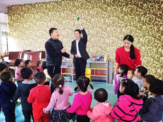 嬰智貝佳老閔行園：爸爸進(jìn)課堂，歡樂(lè)一刻